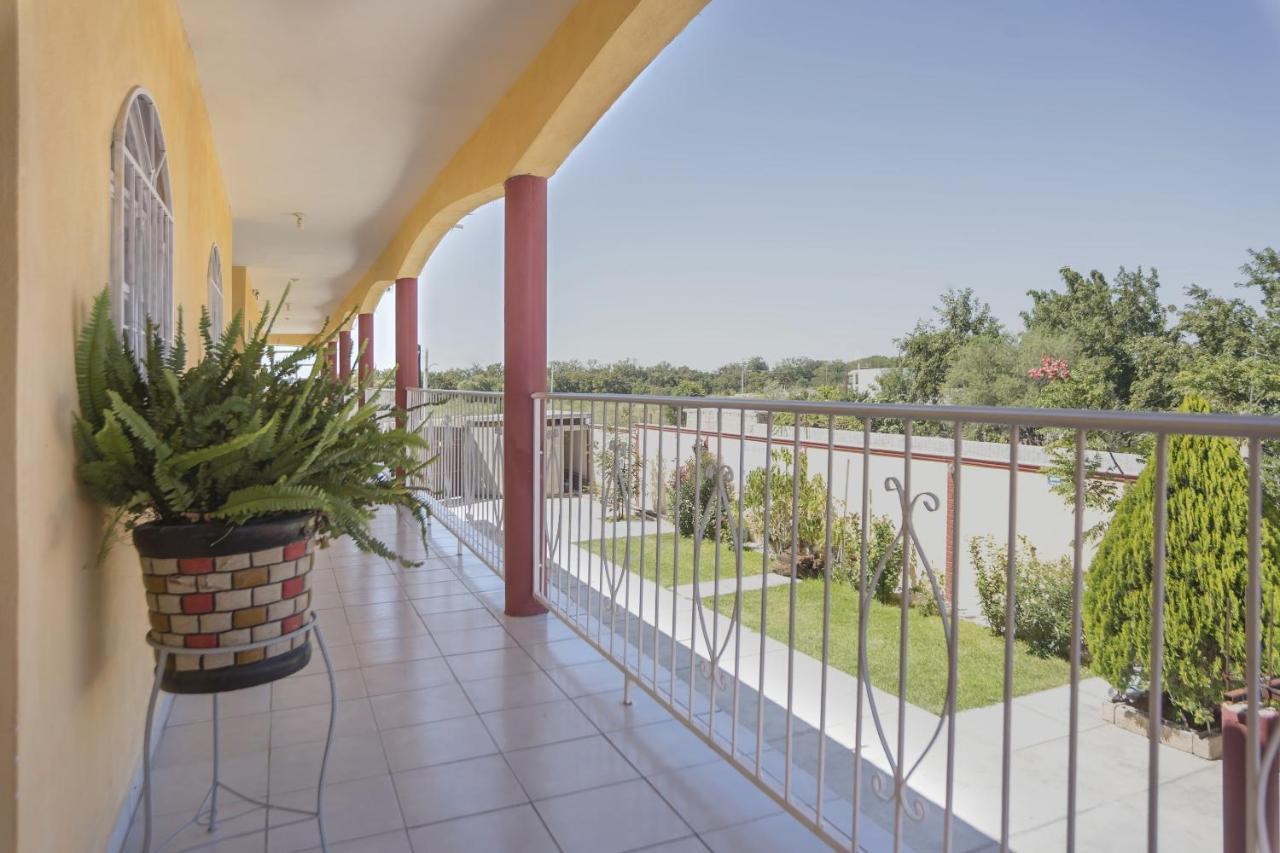 Hotel Posada Santa Elena Паррас-де-ла-Фуенте Екстер'єр фото